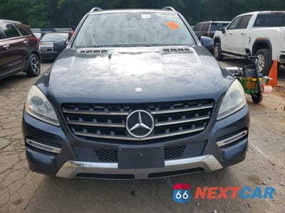 Piąte zdjęcie samochodu w środku: 2015 MERCEDES-BENZ ML 350 4MATIC VIN:4JGDA5HB0FA467385 - miniatura