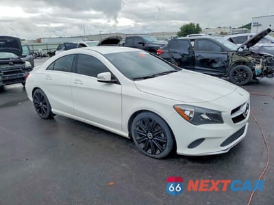 Czwarte zdjęcie samochodu z boku: 2018 MERCEDES-BENZ CLA 250 VIN:WDDSJ4EB8JN654133 - miniatura