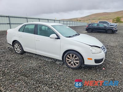 Czwarte zdjęcie samochodu z boku: 2010 VOLKSWAGEN JETTA SE VIN:3VWRZ7AJ5AM049607 - miniatura