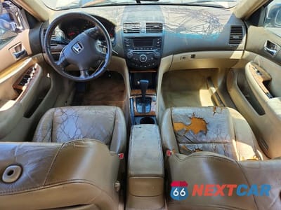 Zdjęcie 8 z 12 samochodu: 2003 HONDA ACCORD EX VIN:1HGCM56613A088552 - miniatura