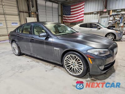 Czwarte zdjęcie samochodu z boku: 2011 BMW 550I VIN:WBAFR9C58BC270071 - miniatura