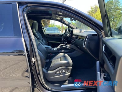 Piąte zdjęcie samochodu w środku: 2019 PORSCHE CAYENNE SE HYBRID VIN:WP1AE2AY8KDA52072 - miniatura