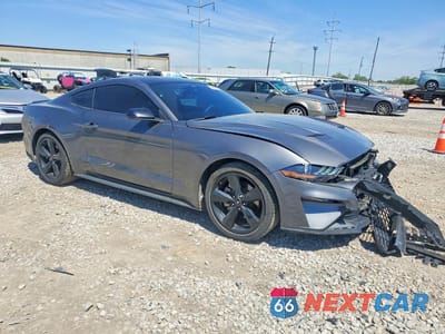 Czwarte zdjęcie samochodu z boku: 2021 FORD MUSTANG VIN:1FA6P8TH7M5113948 - miniatura