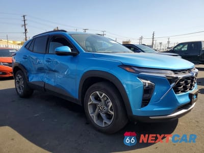 Czwarte zdjęcie samochodu z boku: 2026 CHEVROLET TRAX 1LT VIN:KL77LHEP5TC014339 - miniatura