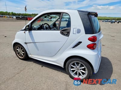 Drugie zdjęcie samochodu z przodu: 2016 SMART FORTWO VIN:WMEEJ9AA1GK842182 - miniatura