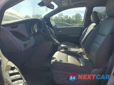 Zdjęcie 7 z 14 samochodu: 2018 TOYOTA SIENNA XLE 7-PASSENGER VIN:5TDYZ3DC1JS924220 - miniatura