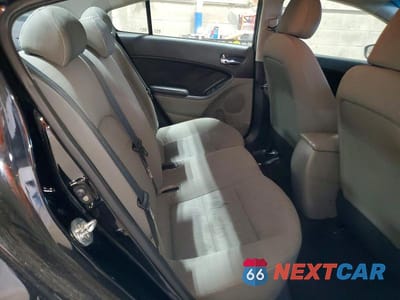 Zdjęcie 10 z 12 samochodu: 2016 KIA FORTE LX VIN:KNAFK4A6XG5539556 - miniatura