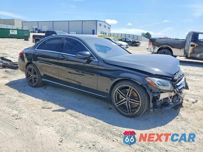 Czwarte zdjęcie samochodu z boku: 2016 MERCEDES-BENZ C 300 VIN:55SWF4JB9GU146651 - miniatura