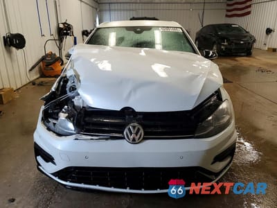 Piąte zdjęcie samochodu w środku: 2019 VOLKSWAGEN GOLF R VIN:WVWWA7AU5KW189567 - miniatura
