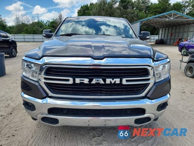 Piąte zdjęcie samochodu w środku: 2019 RAM 1500 BIG HORN VIN:1C6RREBT5KN763405 - miniatura