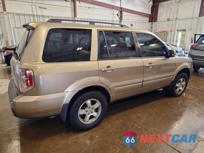 Trzecie zdjęcie samochodu z tyłu: 2006 HONDA PILOT EX VIN:2HKYF18716H557620 - miniatura