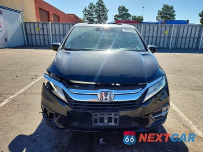 Piąte zdjęcie samochodu w środku: 2018 HONDA ODYSSEY TOURING VIN:5FNRL6H81JB028856 - miniatura