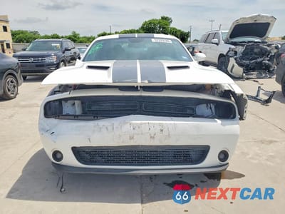 Piąte zdjęcie samochodu w środku: 2020 DODGE CHALLENGER SXT VIN:2C3CDZAG5LH243373 - miniatura
