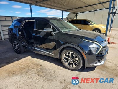 Czwarte zdjęcie samochodu z boku: 2023 KIA SPORTAGE EX VIN:5XYK33AF8PG069172 - miniatura