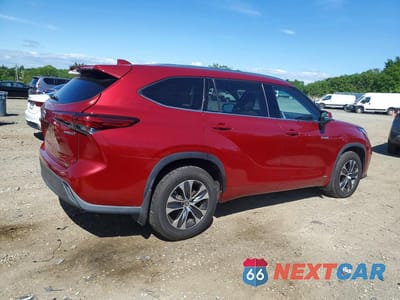 Trzecie zdjęcie samochodu z tyłu: 2021 TOYOTA HIGHLANDER HYBRID XLE VIN:5TDGBRCH3MS514474 - miniatura