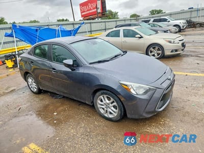Czwarte zdjęcie samochodu z boku: 2018 TOYOTA YARIS IA BASE VIN:3MYDLBYV6JY323174 - miniatura
