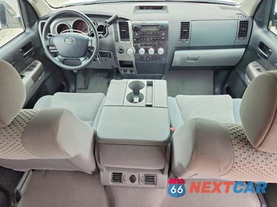 Zdjęcie 8 z 12 samochodu: 2011 TOYOTA TUNDRA CREWMAX SR5 VIN:5TFDM5F14BX019650 - miniatura