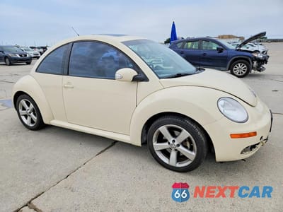 Czwarte zdjęcie samochodu z boku: 2008 VOLKSWAGEN NEW BEETLE S VIN:3VWRW31C98M521207 - miniatura