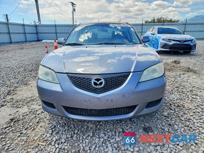 Piąte zdjęcie samochodu w środku: 2006 MAZDA 3 I VIN:JM1BK12F561442687 - miniatura