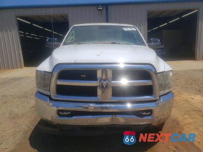 Piąte zdjęcie samochodu w środku: 2018 RAM 3500 ST VIN:3C63R3GL4JG174100 - miniatura