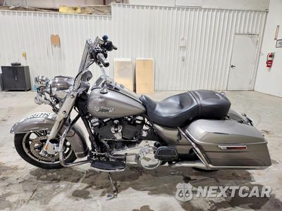 Trzecie zdjęcie samochodu z tyłu: 2017 HARLEY-DAVIDSON FLHR ROAD KING VIN:1HD1FBC13HB684852 - miniatura