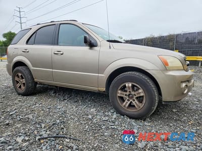 Czwarte zdjęcie samochodu z boku: 2004 KIA SORENTO LX VIN:KNDJC733045261132 - miniatura