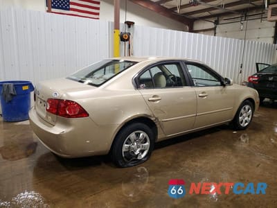 Trzecie zdjęcie samochodu z tyłu: 2007 KIA OPTIMA LX VIN:KNAGE123575148121 - miniatura