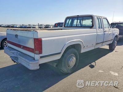 Trzecie zdjęcie samochodu z tyłu: 1986 FORD F250 VIN:1FTHX25L6GKB87112 - miniatura