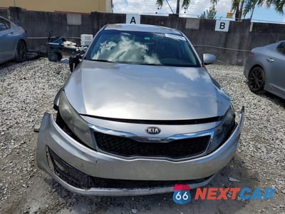 Piąte zdjęcie samochodu w środku: 2013 KIA OPTIMA LX VIN:KNAGM4A70D5396362 - miniatura