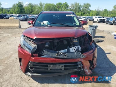 Piąte zdjęcie samochodu w środku: 2018 TOYOTA HIGHLANDER SE VIN:5TDJZRFH3JS805162 - miniatura