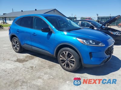 Czwarte zdjęcie samochodu z boku: 2021 FORD ESCAPE SE VIN:1FMCU9G67MUB06908 - miniatura