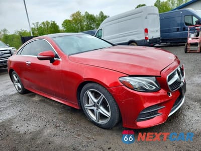 Czwarte zdjęcie samochodu z boku: 2018 MERCEDES-BENZ E 400 4MATIC VIN:WDD1J6GB3JF033042 - miniatura