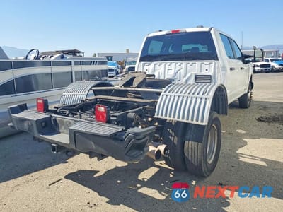Trzecie zdjęcie samochodu z tyłu: 2023 FORD F350 SUPER DUTY VIN:1FT8W3DT5PEC22151 - miniatura