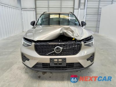 Piąte zdjęcie samochodu w środku: 2024 VOLVO XC40 CORE VIN:YV4L12UKXR2323438 - miniatura