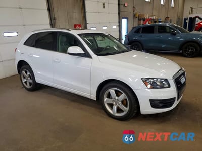 Czwarte zdjęcie samochodu z boku: 2010 AUDI Q5 PRESTIGE VIN:WA1VKAFP3AA080765 - miniatura