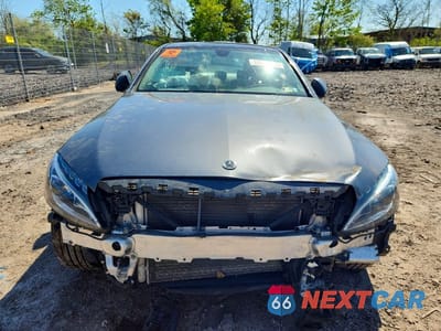 Piąte zdjęcie samochodu w środku: 2018 MERCEDES-BENZ C 300 4MATIC VIN:55SWF4KBXJU246473 - miniatura