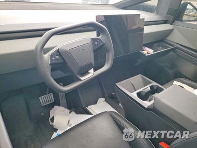 Zdjęcie 8 z 11 samochodu: 2025 TESLA CYBERTRUCK VIN:7G2CEHED8SA061779 - miniatura