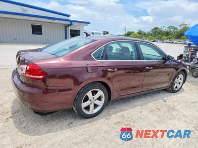 Trzecie zdjęcie samochodu z tyłu: 2013 VOLKSWAGEN PASSAT SE VIN:1VWBH7A3XDC104158 - miniatura