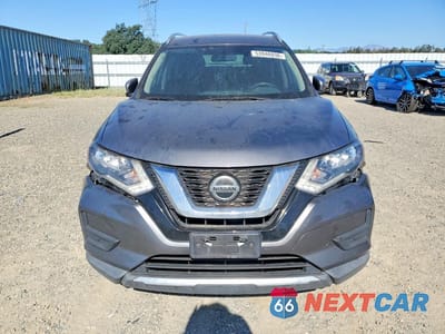 Piąte zdjęcie samochodu w środku: 2018 NISSAN ROGUE SV VIN:KNMAT2MT8JP606148 - miniatura