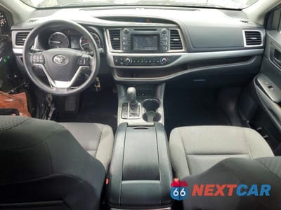 Zdjęcie 8 z 14 samochodu: 2016 TOYOTA HIGHLANDER LE VIN:5TDBKRFH3GS271405 - miniatura