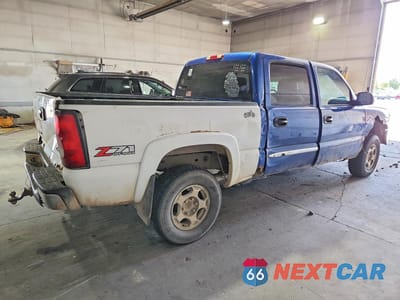 Trzecie zdjęcie samochodu z tyłu: 2004 GMC NEW SIERRA K1500 VIN:2GTEK13T741360663 - miniatura