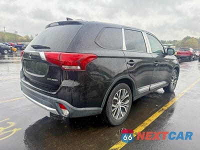 Czwarte zdjęcie samochodu z boku: 2018 MITSUBISHI OUTLANDER ES VIN:JA4AD2A3XJZ008823 - miniatura