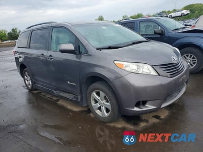 Czwarte zdjęcie samochodu z boku: 2016 TOYOTA SIENNA LE VIN:5TDKK3DC9GS760959 - miniatura
