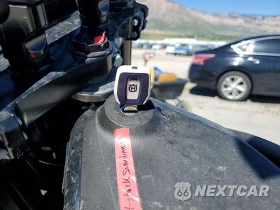 Zdjęcie 8 z 9 samochodu: 2024 HUSQVARNA SUPERMOTO 701 VIN:VBKUSV407RM765245 - miniatura
