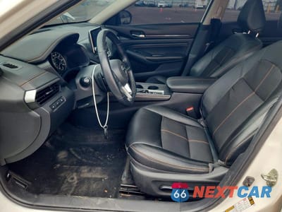 Zdjęcie 7 z 13 samochodu: 2019 NISSAN ALTIMA SR VIN:1N4BL4CW5KN317940 - miniatura