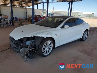 2016 TESLA MODEL S 5YJSA1E29GF128870 - główne zdjęcie licytacji z USA - miniatura