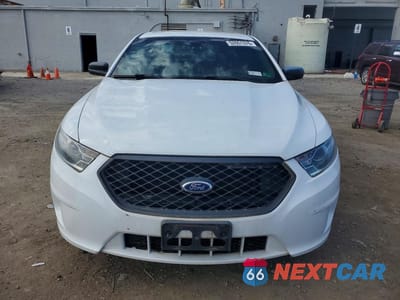 Piąte zdjęcie samochodu w środku: 2016 FORD TAURUS POLICE INTERCEPTOR VIN:1FAHP2MK1GG103392 - miniatura