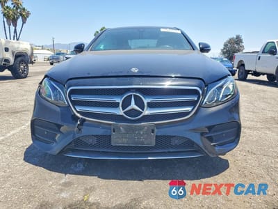 Piąte zdjęcie samochodu w środku: 2020 MERCEDES-BENZ E 350 VIN:W1KZF8DB3LA826345 - miniatura