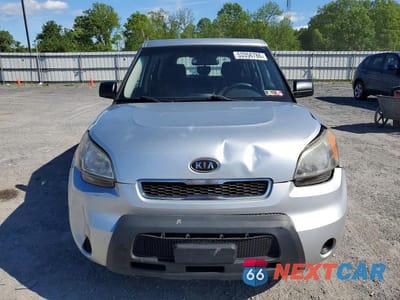 Piąte zdjęcie samochodu w środku: 2011 KIA SOUL BASE VIN:KNDJT2A15B7332492 - miniatura