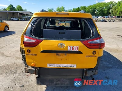 Zdjęcie 6 z 14 samochodu: 2017 TOYOTA SIENNA LE VIN:5TDKZ3DC7HS886962 - miniatura